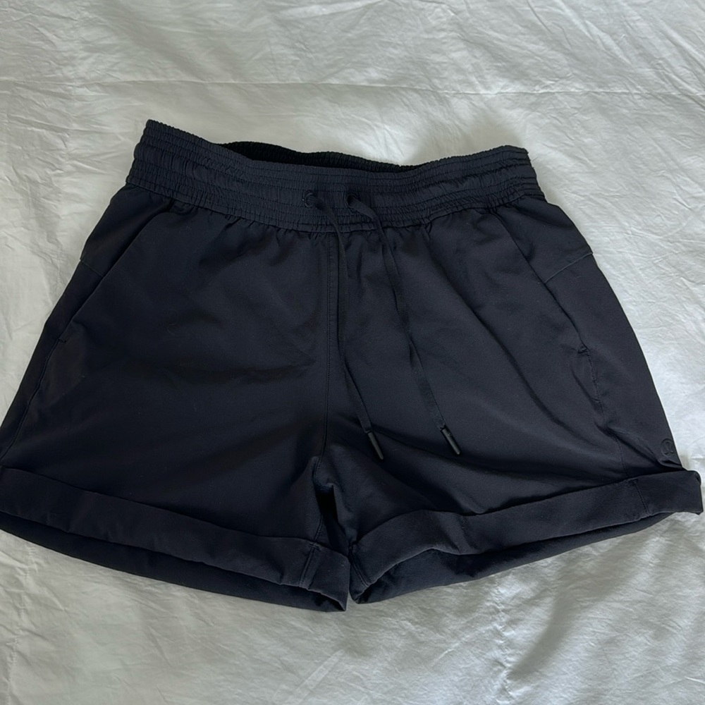 Lululemon Black shorts size 4 (no tag)